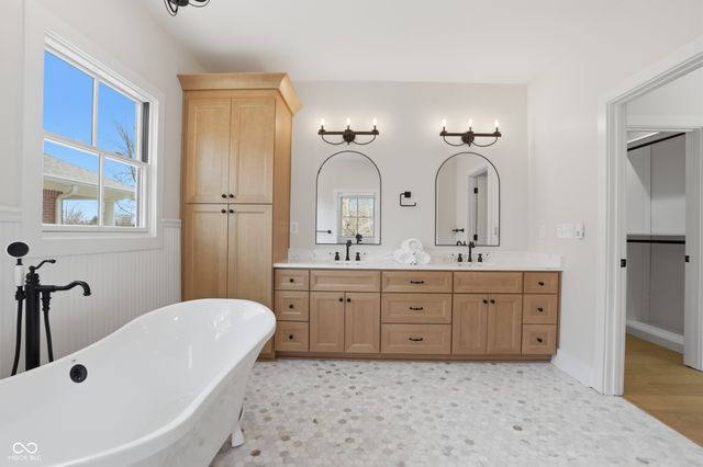 490 W Poplar Street, Zionsville, IN 46077