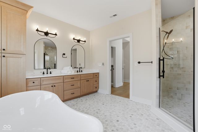 490 W Poplar Street, Zionsville, IN 46077