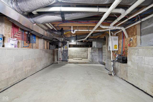 490 W Poplar Street, Zionsville, IN 46077