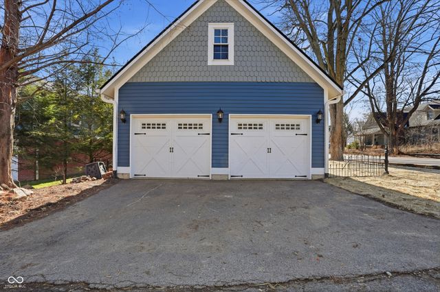 490 W Poplar Street, Zionsville, IN 46077