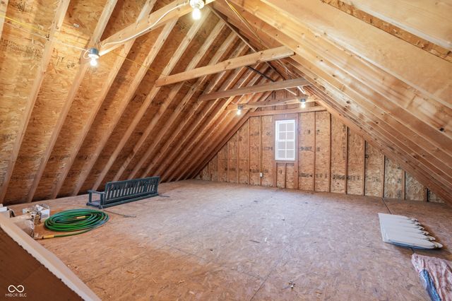 490 W Poplar Street, Zionsville, IN 46077