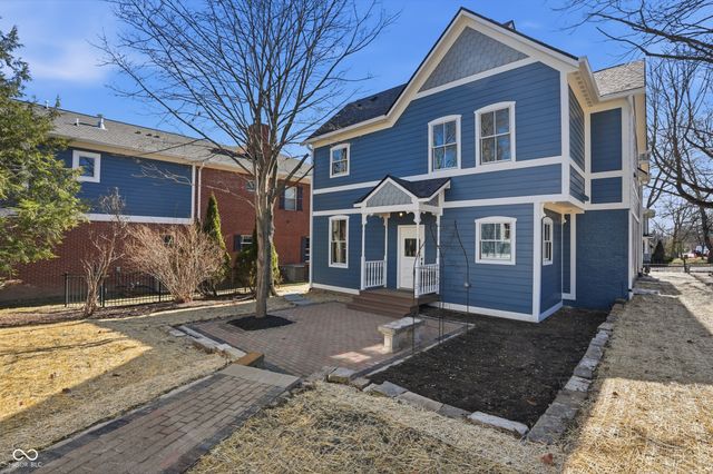 490 W Poplar Street, Zionsville, IN 46077