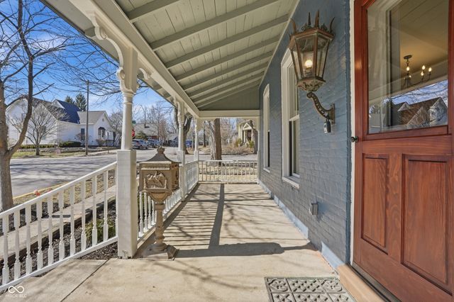 490 W Poplar Street, Zionsville, IN 46077