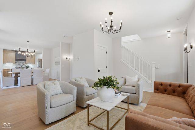 490 W Poplar Street, Zionsville, IN 46077