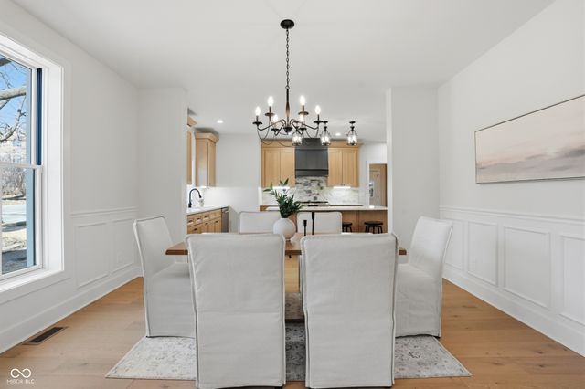 490 W Poplar Street, Zionsville, IN 46077