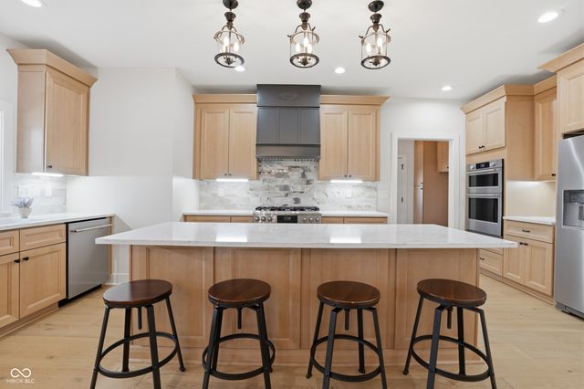 490 W Poplar Street, Zionsville, IN 46077