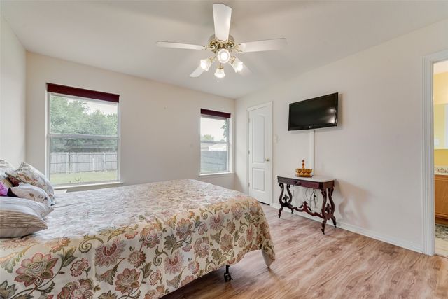 302 Newfield Street, Venus, TX 76084