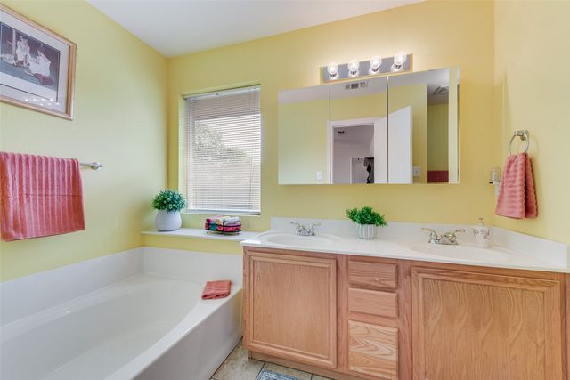 302 Newfield Street, Venus, TX 76084