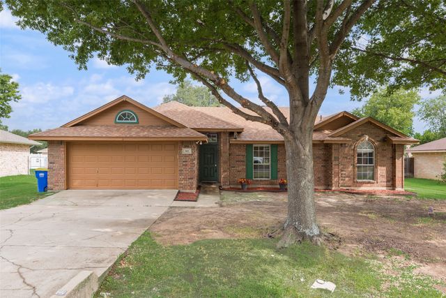 302 Newfield Street, Venus, TX 76084