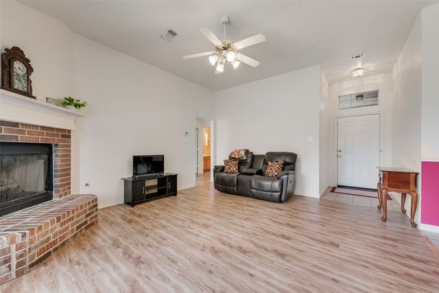 302 Newfield Street, Venus, TX 76084