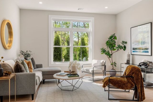 7 Cross St 102, Wilmington, MA 01887