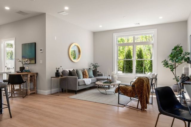 7 Cross St 102, Wilmington, MA 01887