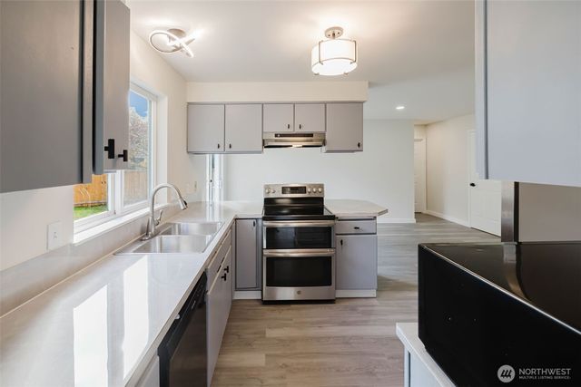 19546 23rd Avenue NE, Poulsbo, WA 98370