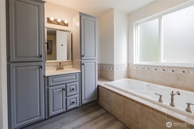 19546 23rd Avenue NE, Poulsbo, WA 98370