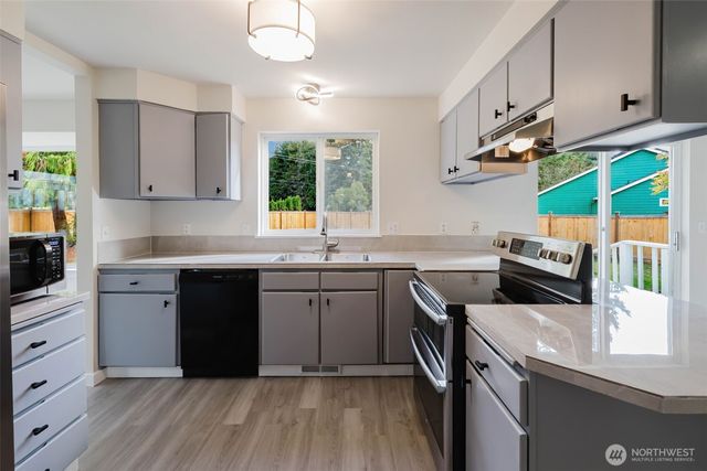 19546 23rd Avenue NE, Poulsbo, WA 98370