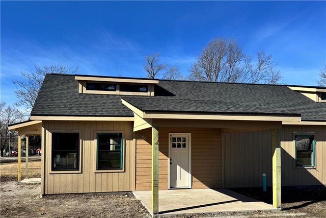 404 W Cornhill Street, Cameron, MO 64429