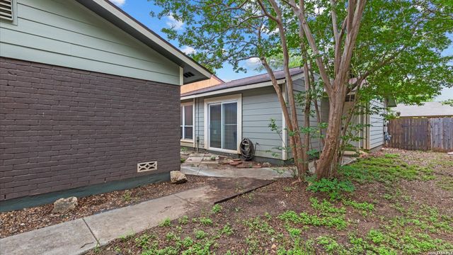 6822 Mountain Spring St, San Antonio, TX 78249
