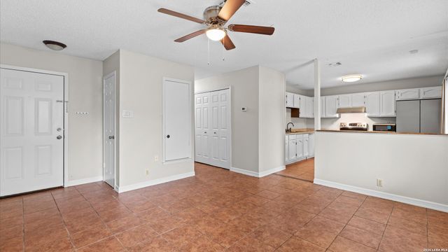 6822 Mountain Spring St, San Antonio, TX 78249