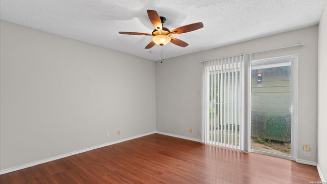 6822 Mountain Spring St, San Antonio, TX 78249