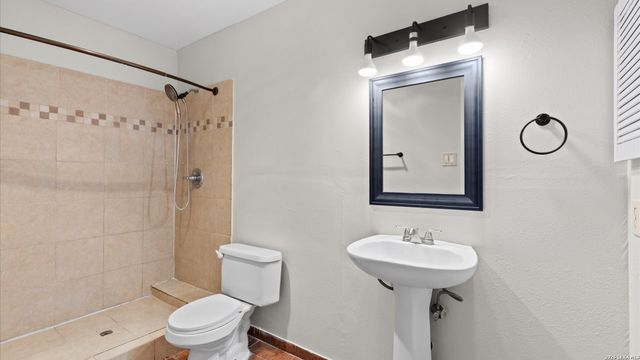 6822 Mountain Spring St, San Antonio, TX 78249