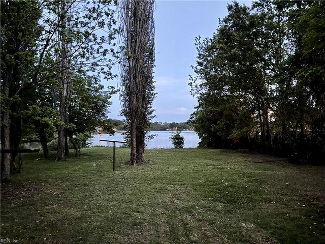 122 Cherry Acres DR, Hampton, VA 23669