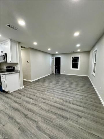 122 Cherry Acres DR, Hampton, VA 23669