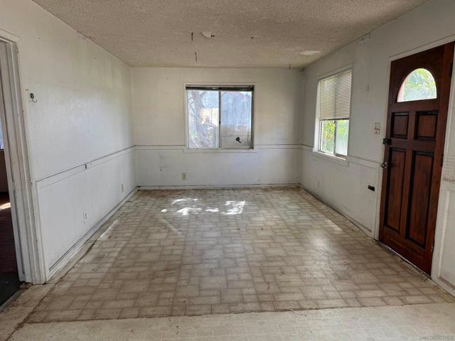 2767 Ulric St, San Diego, CA 92111