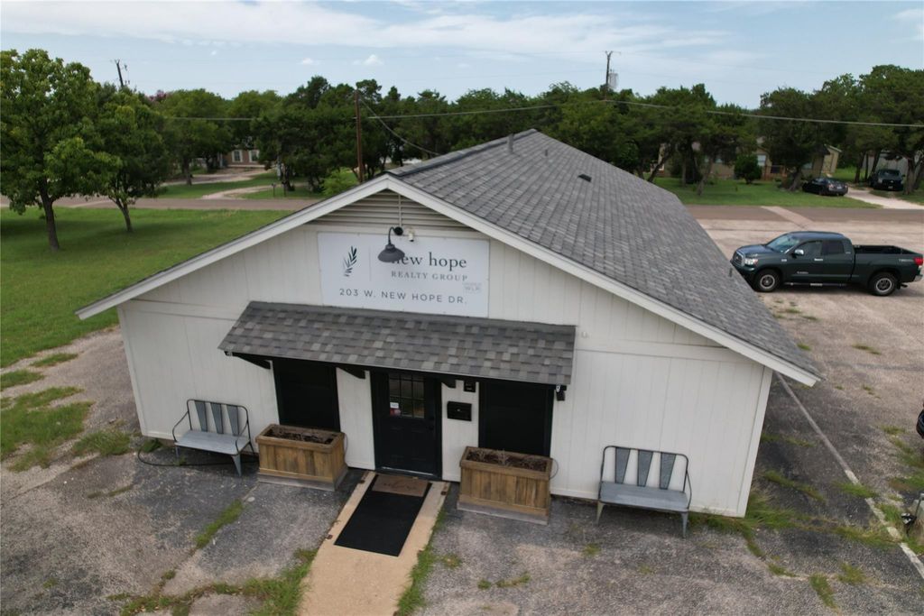 203 W New Hope DR, Cedar Park, TX 78613