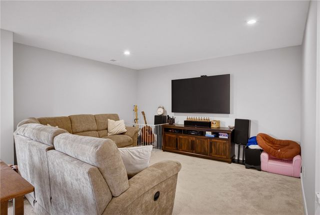 471 Dogwood Ln, Cecil, PA 15057