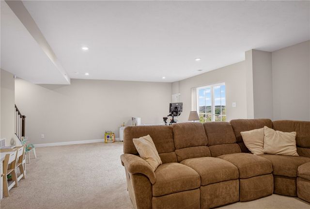 471 Dogwood Ln, Cecil, PA 15057