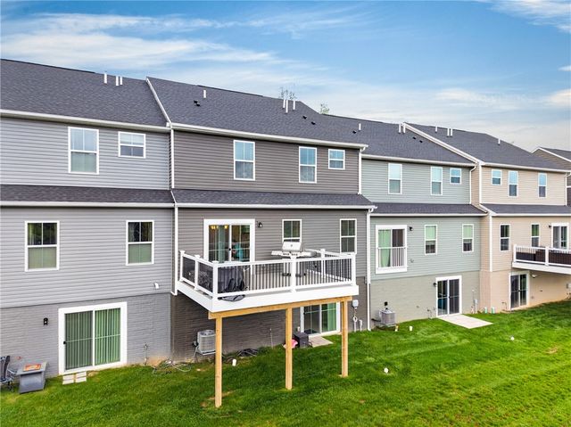 471 Dogwood Ln, Cecil, PA 15057