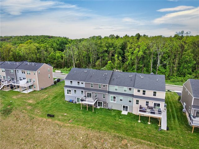 471 Dogwood Ln, Cecil, PA 15057