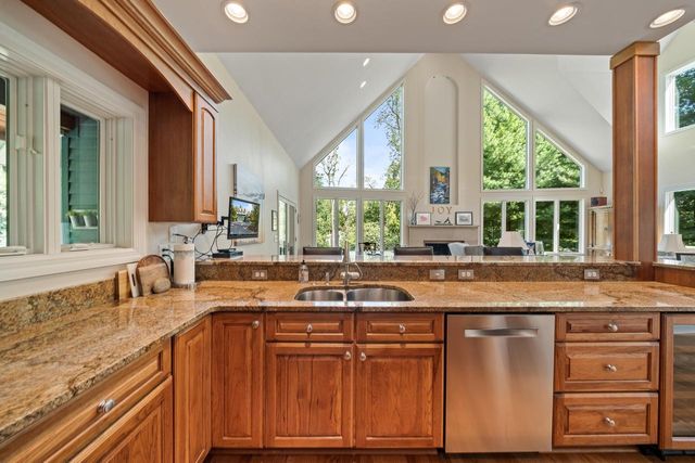765 Brickley COURT, Fontana, WI 53125