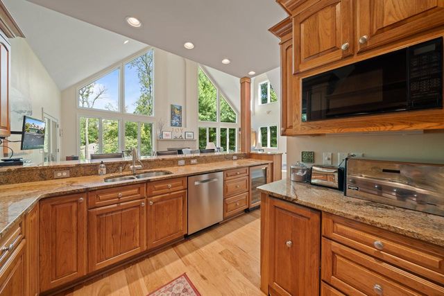 765 Brickley COURT, Fontana, WI 53125