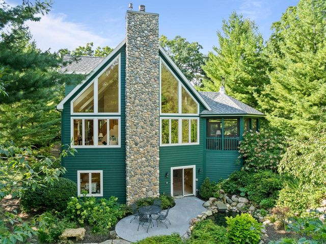 765 Brickley COURT, Fontana, WI 53125