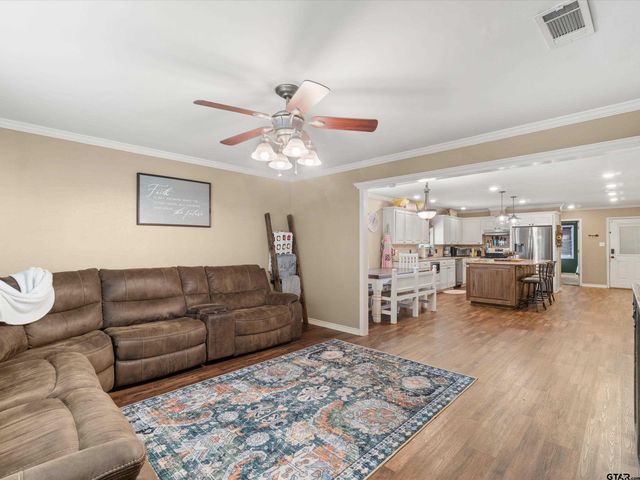 701 N Montgomery St, Gilmer, TX 75644
