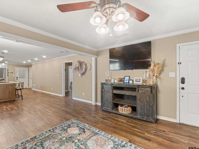 701 N Montgomery St, Gilmer, TX 75644