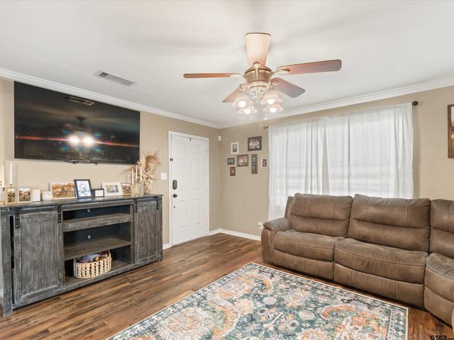 701 N Montgomery St, Gilmer, TX 75644