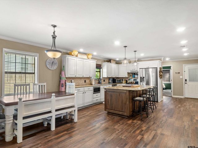 701 N Montgomery St, Gilmer, TX 75644