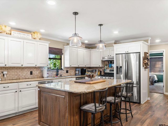 701 N Montgomery St, Gilmer, TX 75644