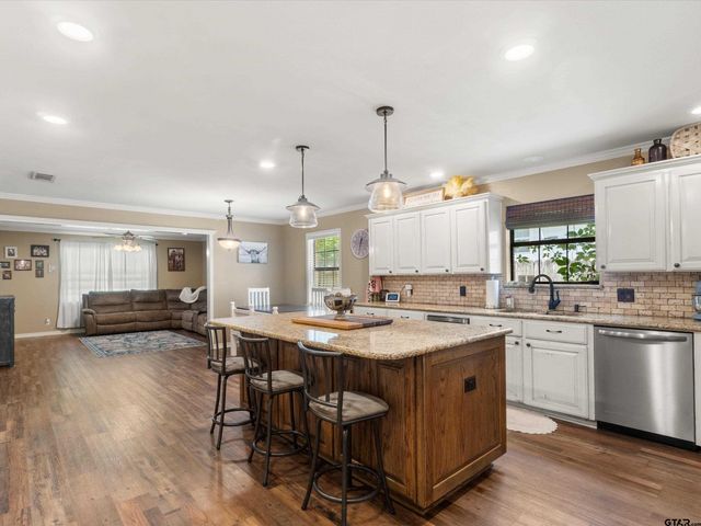 701 N Montgomery St, Gilmer, TX 75644