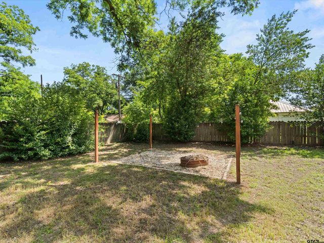 701 N Montgomery St, Gilmer, TX 75644