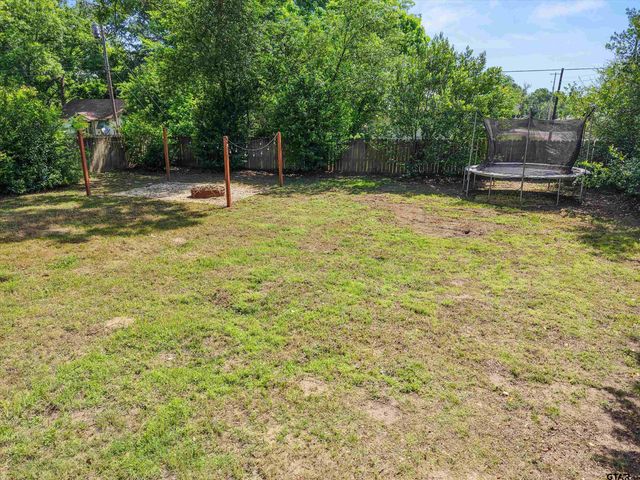 701 N Montgomery St, Gilmer, TX 75644