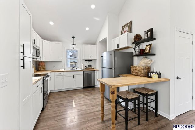 202 Hollostone Drive, Blair, NE 68008