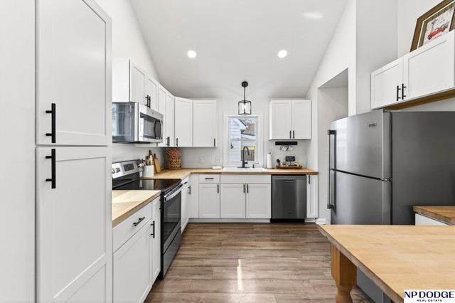 202 Hollostone Drive, Blair, NE 68008