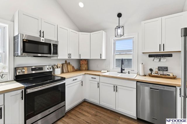 202 Hollostone Drive, Blair, NE 68008