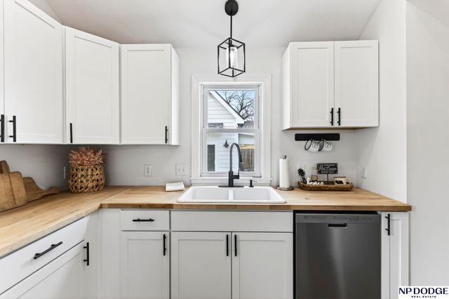 202 Hollostone Drive, Blair, NE 68008