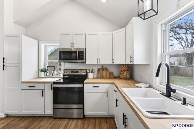 202 Hollostone Drive, Blair, NE 68008