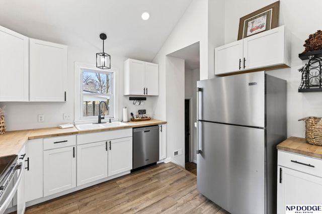 202 Hollostone Drive, Blair, NE 68008