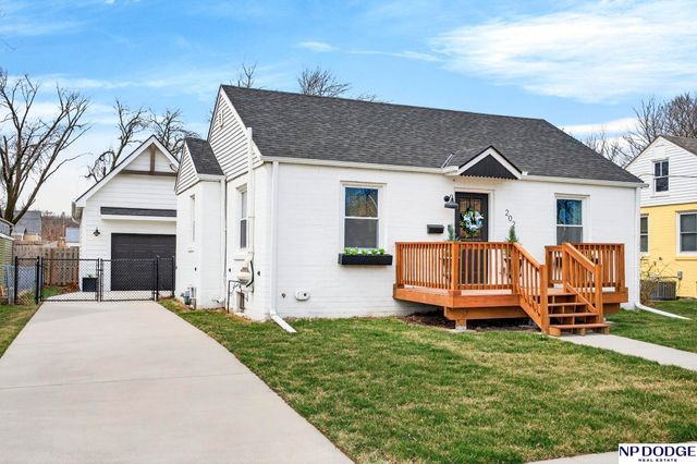 202 Hollostone Drive, Blair, NE 68008